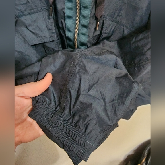 Lululemon hype it up jaket is submarine size medium RARE - Picture 8 of 8